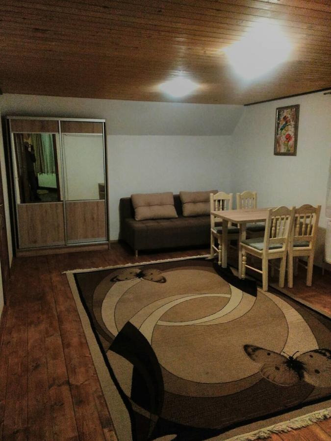 Cottage Palitra Yablunytsya Luaran gambar